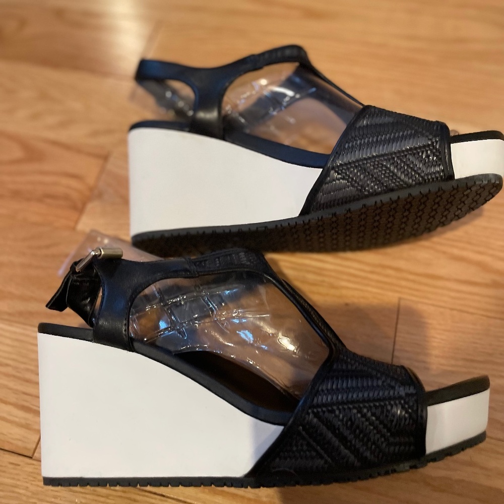 Black and White Dr. Scholls comfort wedge sandals